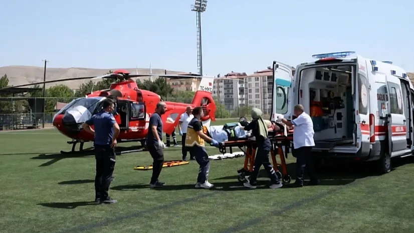 Traktörden Düştü, Ambulans Helikopterle Hastaneye Kaldırıldı
