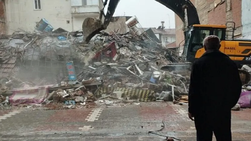 19 Kişinin Öldüğü Ermeç Apartmanı Davasında Karar Çıkmadı: Bilirkişi Raporu Bekleniyor!