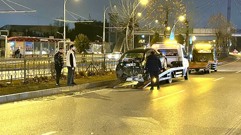 2. Malatya Çevreyolu'nda Gece Yarısı Çarpışma: 06 ve 44 Plakalı Araçlar Hurdaya Döndü
