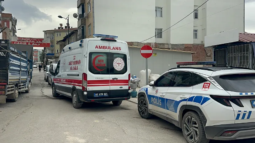 Battalgazi'de Şüpheli Ölüm: Arkadaşlarıyla Kaldığı Evde Cansız Bedeni Bulundu!