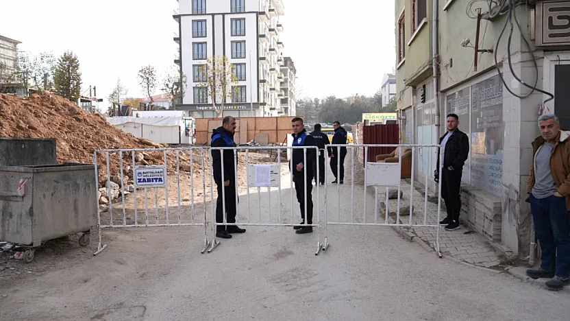 Battalgazi'de Zabıta Yol Çökmesine Anında Müdahale Etti