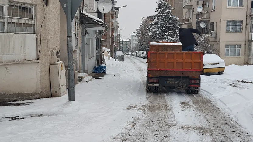 Battalgazi Kar Küreme Araçları Kritik Noktalarda Nöbette!