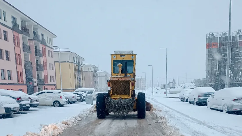 Darende'de Elbistan Yolu Kapandı, Ağır Vasıtalara Geçiş Yok!