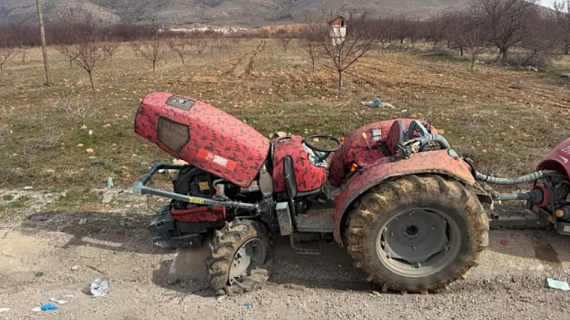 Doğanşehir'de Traktör Devrildi: 2 Kişi Yaralandı!