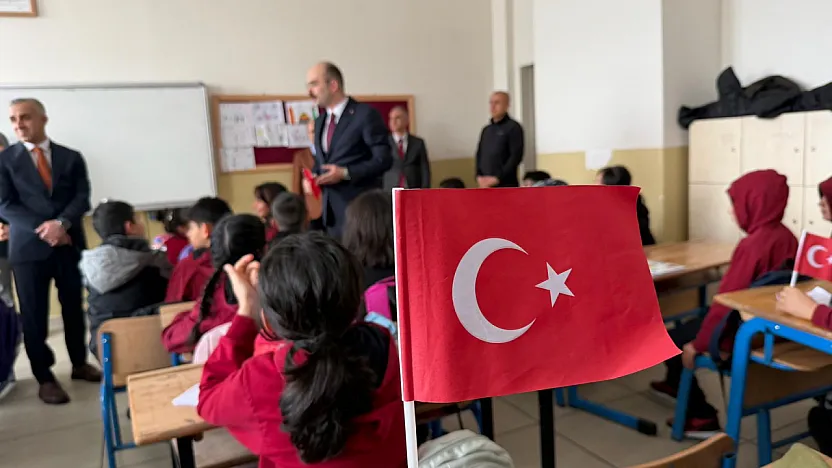 Doğanşehir'de Yeni Dönemin İlk Zili Bayrak Bilinciyle Çaldı!
