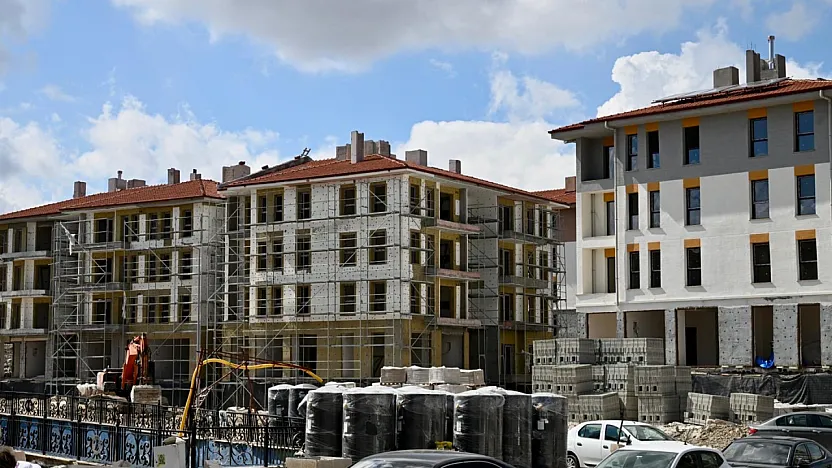 Doğanşehir'e Çıkarma! Vali Yavuz: Depremin İzlerini Siliyoruz