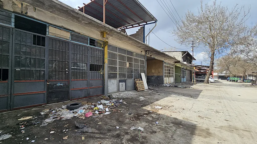 Dükkanlar Boşalıyor, Belirsizlik Sürüyor: Uğur Sanayi Sitesi'nde Son Durum Ne?