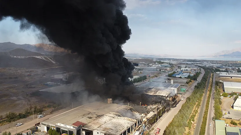 Elazığ'daki Fabrika Yangınında Malatya Desteği!