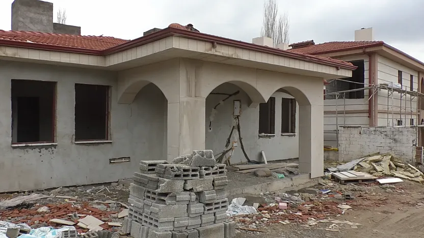 Gündüzbey'de Köy Evleri Neden Bitmiyor?  Sit Engeli Süreci Kilitledi!