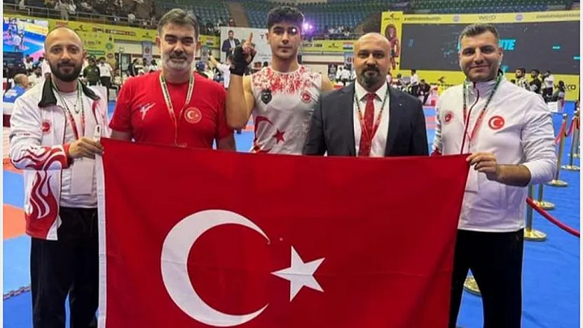 Hindistan'da Altın Yumruk: İshak Kocaman Uluslararası Kupada Zirveye Çıktı