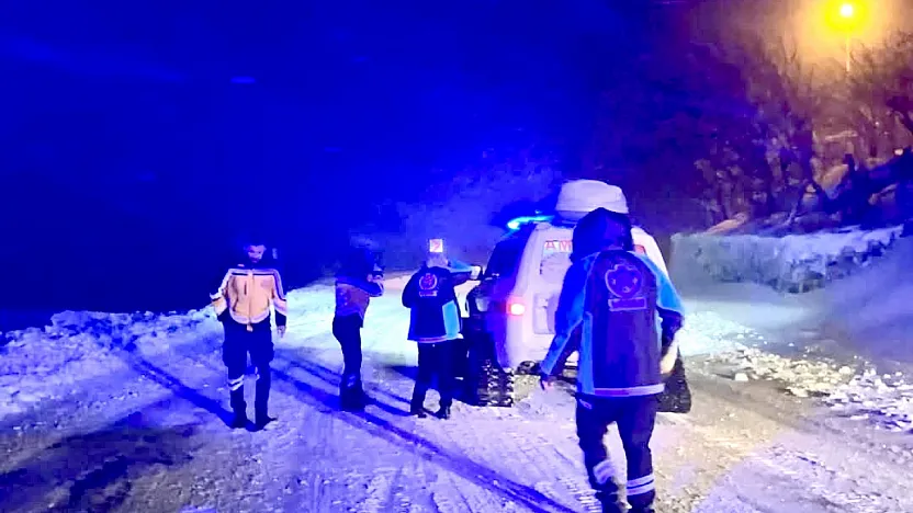 Kar Yolu Kapattı, Doğum Sancıları Başladı