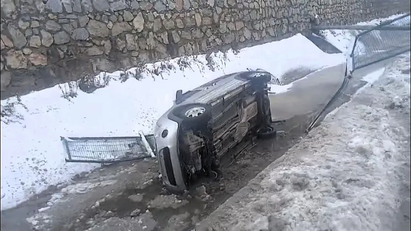 Kontrolden Çıkan Araç Kanala Düştü!