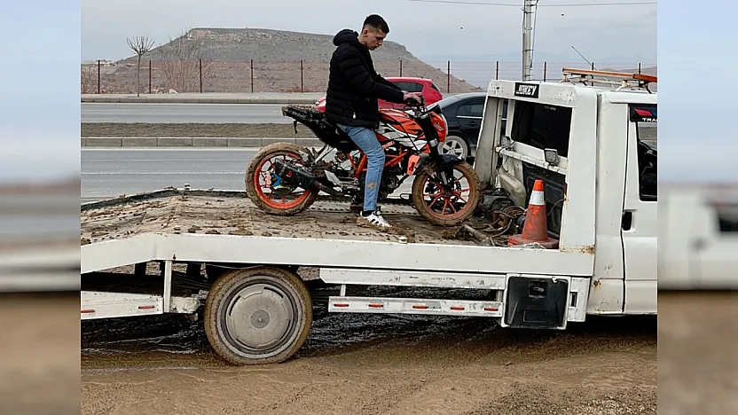Makas Atıp Akrobasi Yapan Motosikletliler Yakalandı
