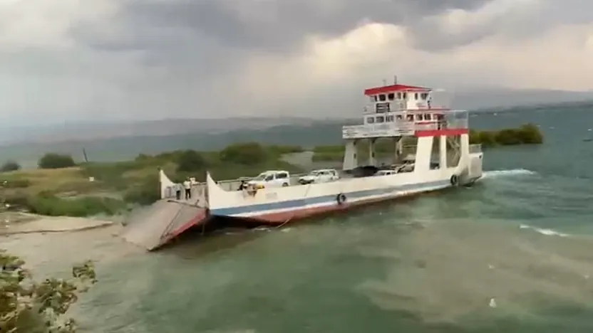 Malatya-Baskil Feribotunda Fırtına Paniği! İskeleye Yanaşamadı