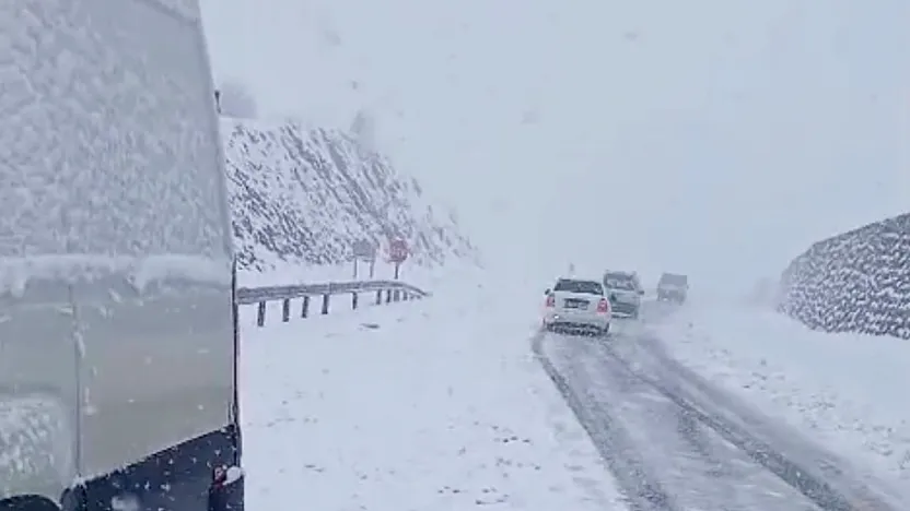 Malatya Beyaza Büründü, Geçitler Kapandı! Çok Sayıda Araç Yolda Mahsur Kaldı