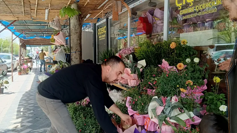 Malatya'da Anneler Günü Mesaisi! Çiçekçilerde Adım Atacak Yer Kalmadı