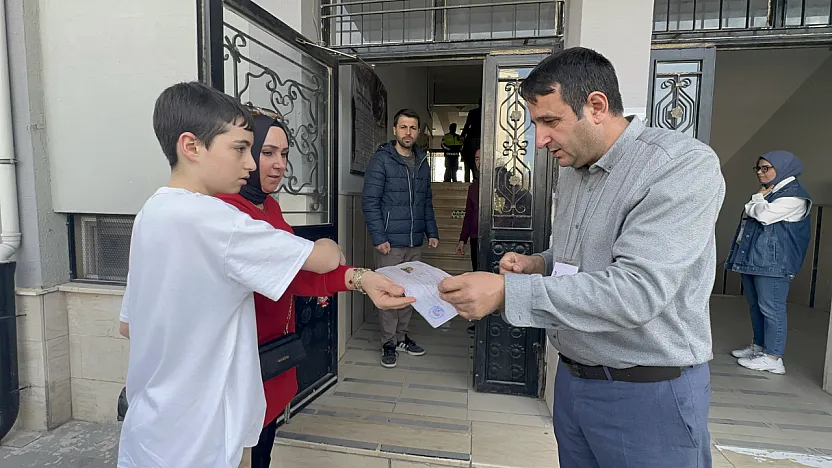 Malatya'da Bursluluk Sınavı Heyecanı! 19 Bin Öğrenci Geleceği İçin Yarıştı