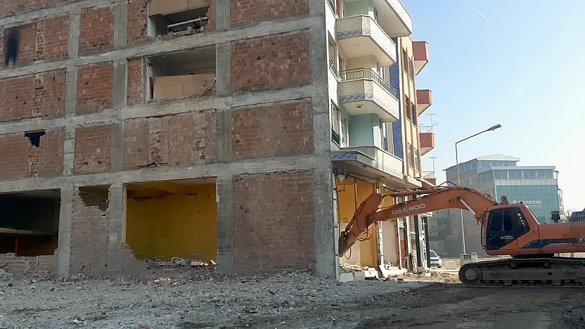 Malatya'da Deprem Enkazı Ekonomiye Kazandırılıyor!