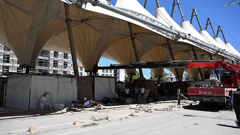 Malatya'da Deprem İzleri Bir Bir Siliniyor! Konteynerler Kaldırılıyor