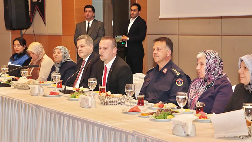 Malatya'da Duygulandıran Şehit Annelerine Özel Program