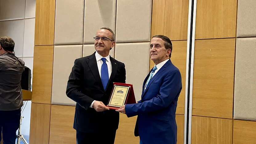Malatya'da Duygusal Veda! 42 Yıllık İsim Gözyaşlarıyla Uğurlandı