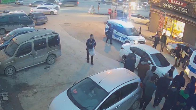 Malatya'da Esnaf Silahlı Saldırganın Üzerine Yürüdü!