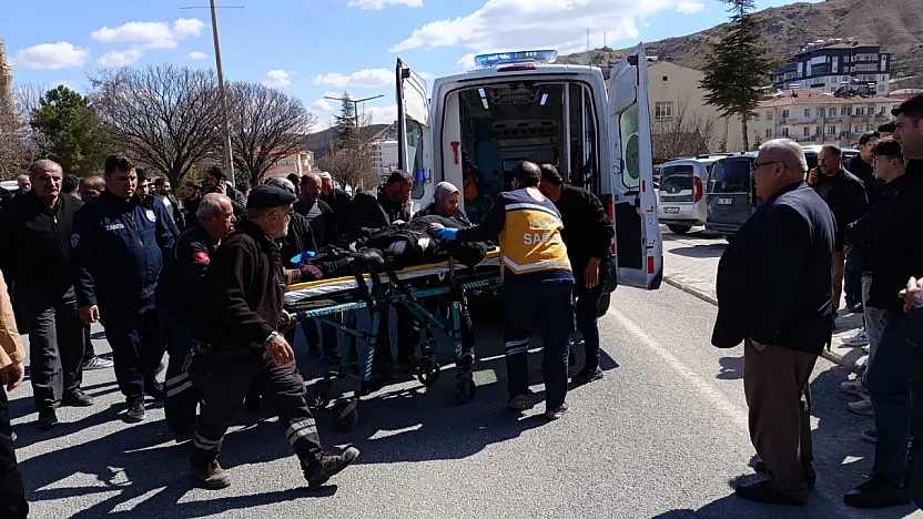 Malatya'da Feci Kaza: Karşıya Geçmek İsteyen Kadına Otomobil Çarptı!