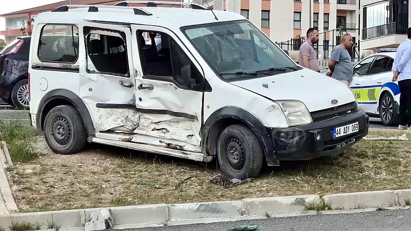Malatya'da Hoca Ahmet Yesevi Mahallesi'nde Trafik Kazası! İki Kişi Yaralandı