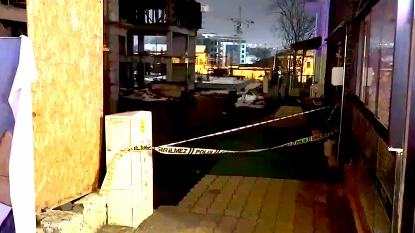 Malatya'da İstinat Duvarı Çöktü, Apartman Tahliye Edildi