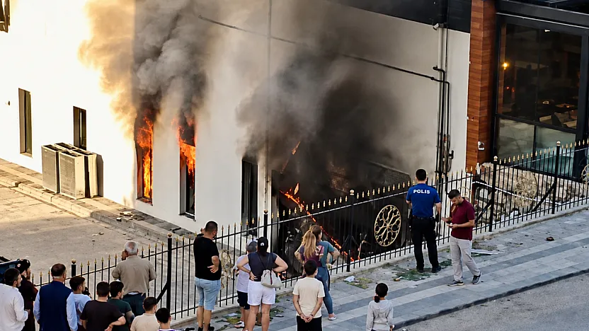 Malatya'da Kapalı Otoparkta Yangın Paniği! Büyük Tehlike Ucuz Atlatıldı