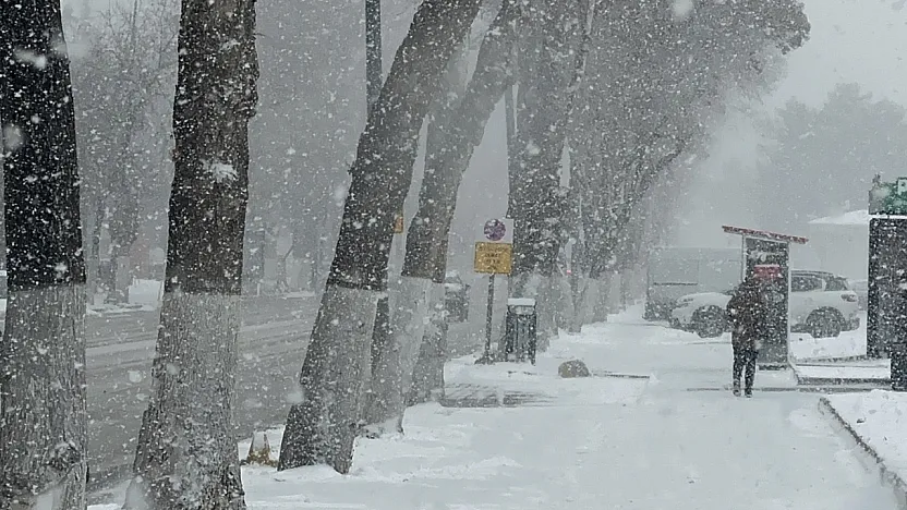 Malatya'da Kar Yağışı Etkili Oluyor! Ulaşımda Aksamalar Yaşanıyor