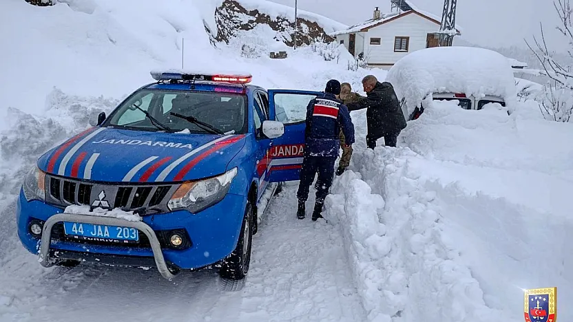 Malatya'da Kar Yağışı Ulaşımı Felç Etti! 47 Vatandaş Kurtarıldı