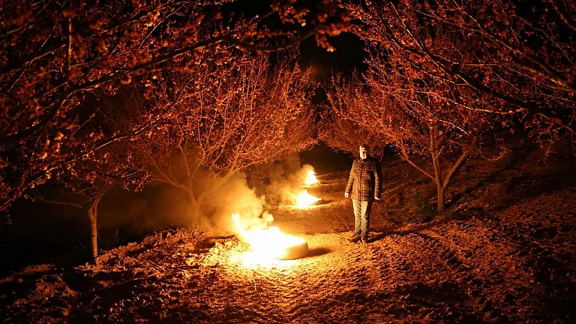 Malatya'da Kayısı Alarmı Üreticiler Bahçelerde Don Nöbetine Başladı!
