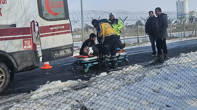 Malatya'da Kontrolden Çıkan Minibüs Tarlaya Uçtu!