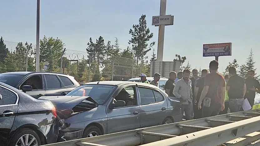 Malatya'da Korkutan Kaza! Beylerderesi Viyadüğü'nde Araçlar Birbirine Girdi!