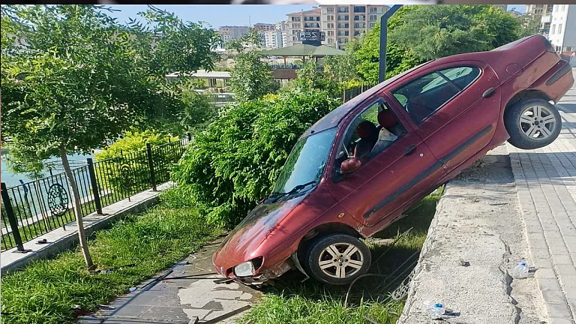 Malatya'da Korkutan Kaza! Sürücü Şans Eseri Kurtuldu