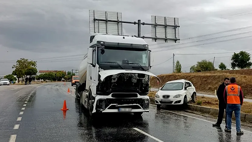 Malatya'da Korkutan Kaza! Tır ve Otomobil Çarpıştı