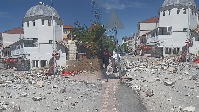 Malatya'da Minare Yıkımı Tartışma Yarattı! Esnaf Zarara Uğradı