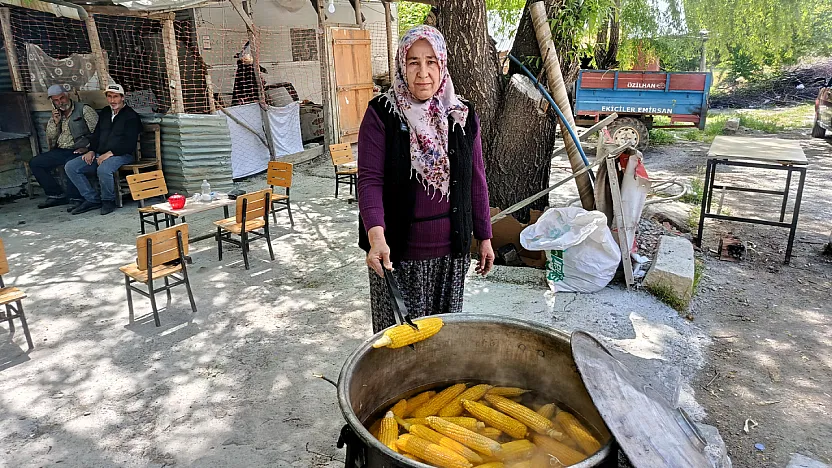 Malatya'da Mısır Tezgahıyla Ailesini Ayakta Tutuyor!