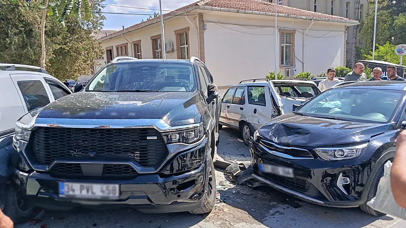 Malatya'da Ortalık Karıştı! Kontrolden Çıkan Araç 4 Araca Çarptı