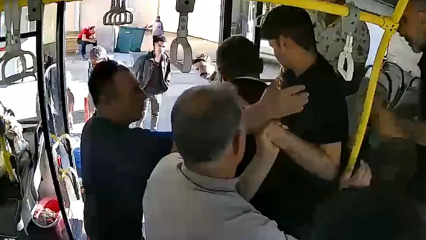 Malatya'da Otobüsde Acil Durum! Rahatsızlanan Yolcu Hastaneye Götürüldü