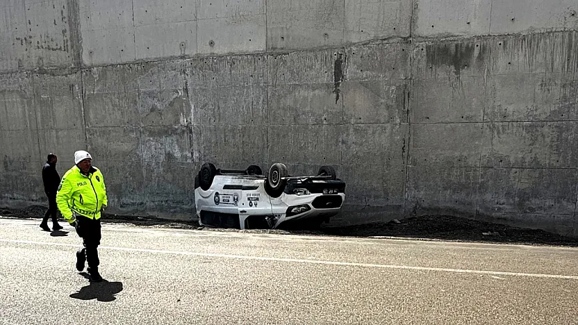 Malatya'da Seyir Halinde Kontrol Kaybı! Belediye Personelleri Yaralandı