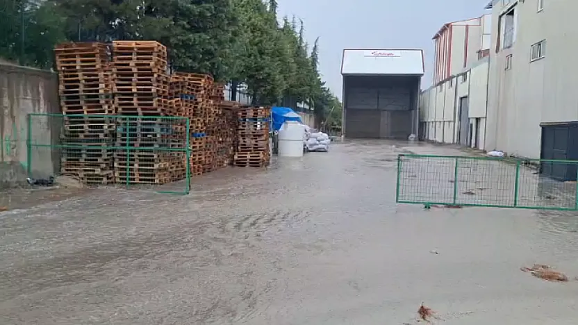 Malatya'da Şiddetli Yağış Fabrikaları Vurdu! Organize Sanayi Bölgesi'nde Su Baskını