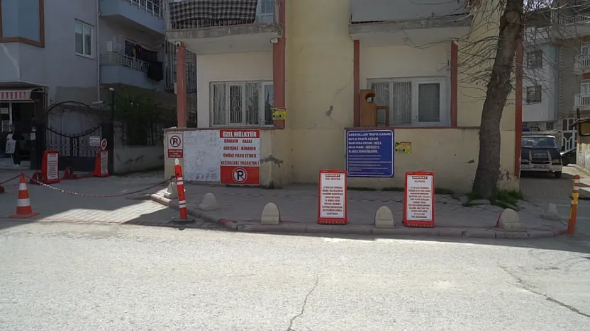 Malatya'da Şoke Eden Görüntü! Burası Benim Tapulu Malım Deyip Kaldırımı Kapattı