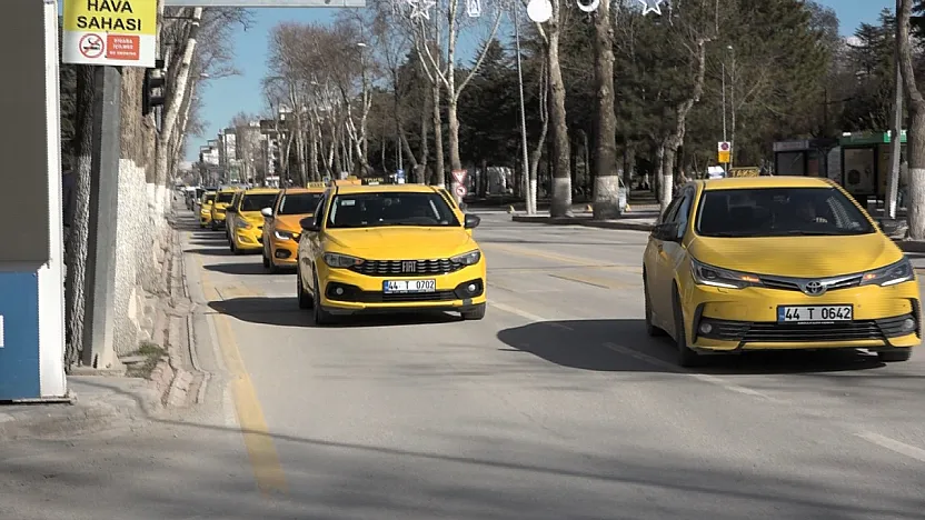 Malatya'da Taksiciler Eylem Yaptı! İndi-Bindi Ücretine Zam İstiyorlar!