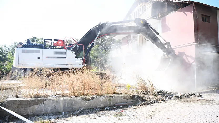 Malatya'da Tehlike Saçan Metruk Bina Yıkıldı!