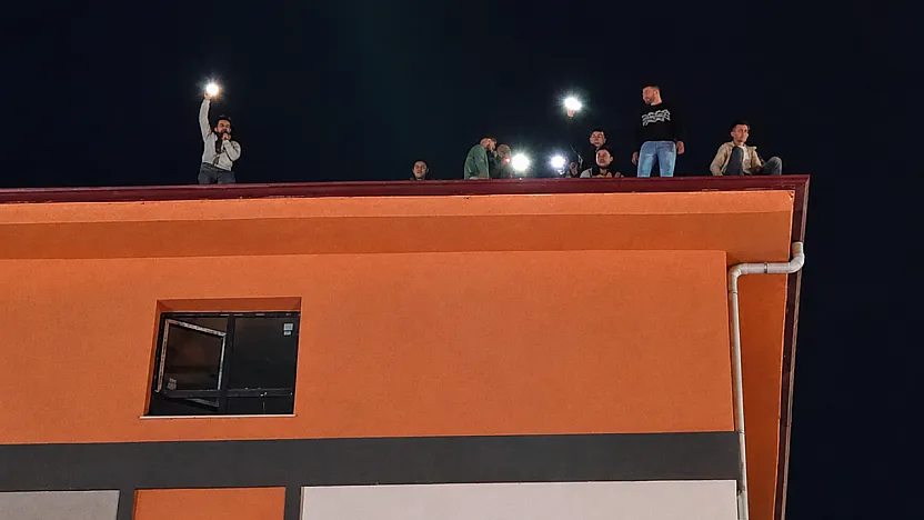 Malatya'da TOKİ Şantiyesinde Bayram Öncesi Maaş Krizi! İşçiler İnşaatın Çatısına Çıktı