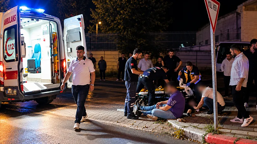 Malatya'da Transit Minibüs Kontrolden Çıktı! Ağaca Çarparak Durabildi