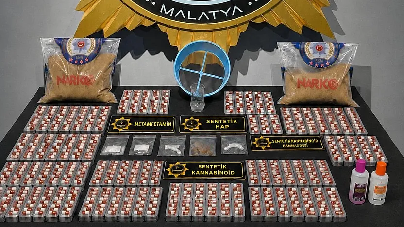 Malatya'da Uyuşturucu Operasyonu! 2 Bin 422 Hap Ele Geçirildi