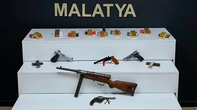 Malatya'da 8 Adrese Eş Zamanlı Operasyon: Silah Ve Mühimmat Ele Geçirildi